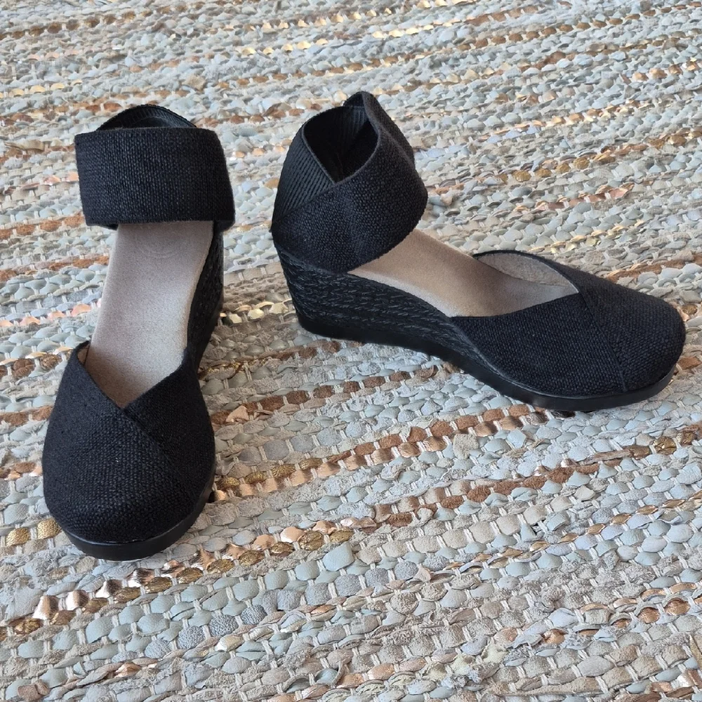 Charleston Shoes Black Wedge Sandals - Picture 1 of 6